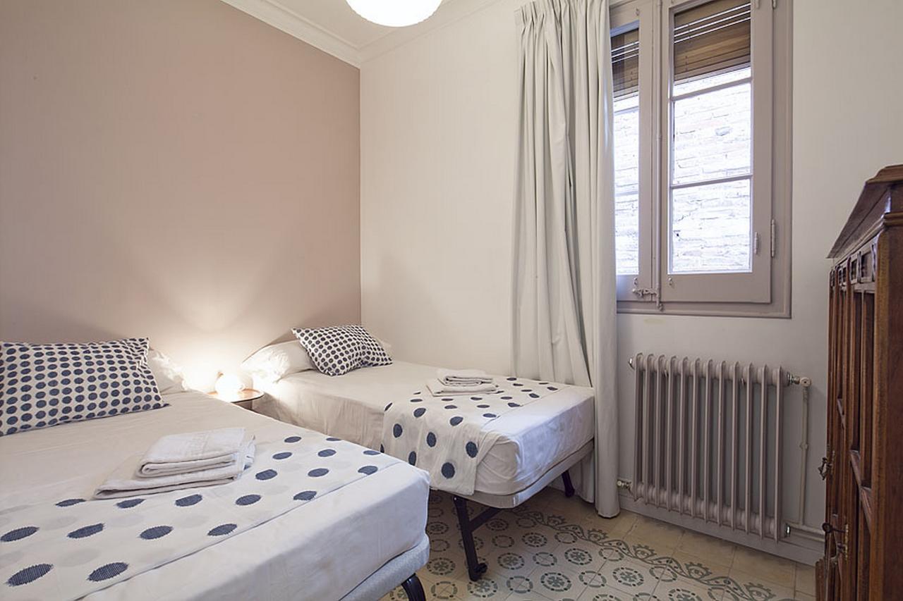Central And Spacious Family Apartment Барселона Екстер'єр фото